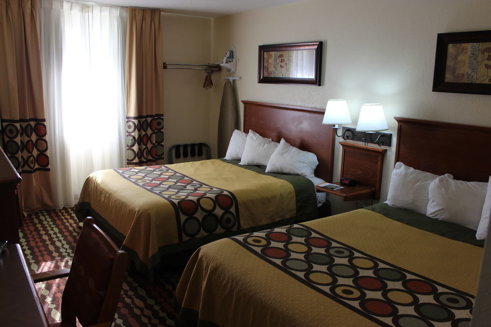 Super 8 By Wyndham Grand Forks Ξενοδοχείο Εξωτερικό φωτογραφία