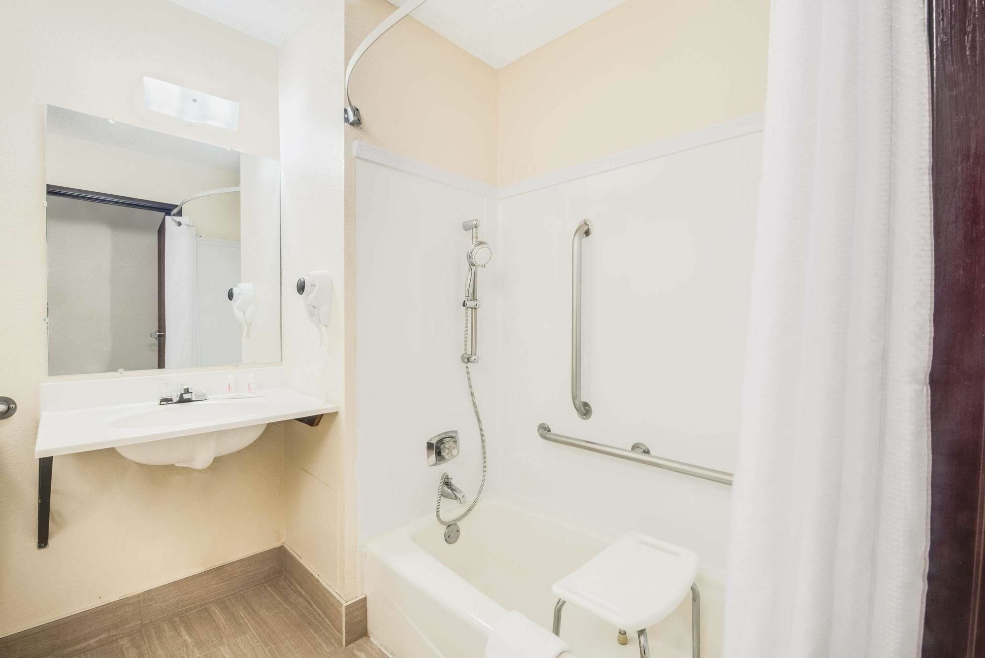 Super 8 By Wyndham Grand Forks Ξενοδοχείο Εξωτερικό φωτογραφία
